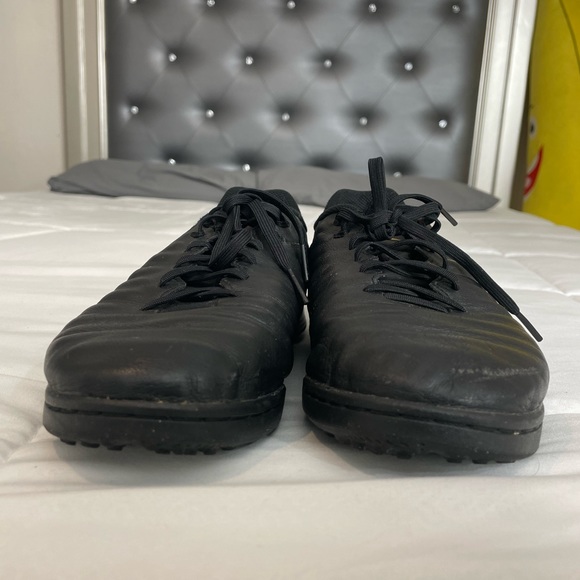 Im selling my indoor cleats  they are comfortable and well taken care . - Picture 1 of 6